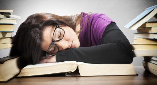 Falling asleep while studying can be an example of inemuri.